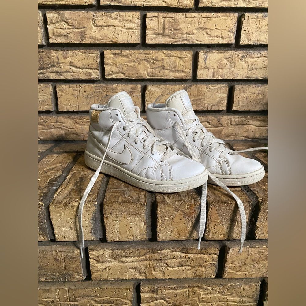 ‎Mid top all white Nike